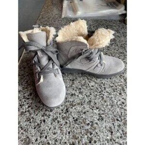 Bearpaw Women's SZ 7 Justine Suede Upper Wool Lined Sheepskin Footbed TPR Outsol